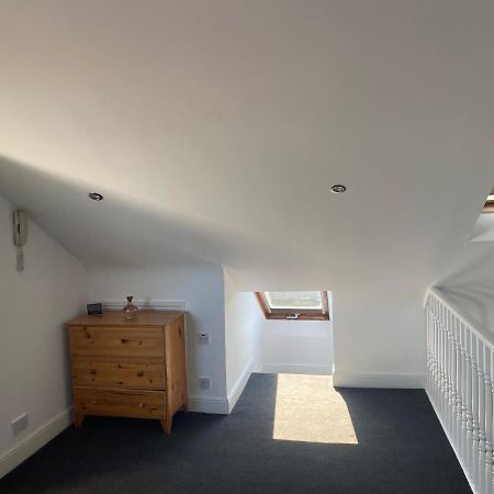 Studio Flat Hatch End Exterior foto