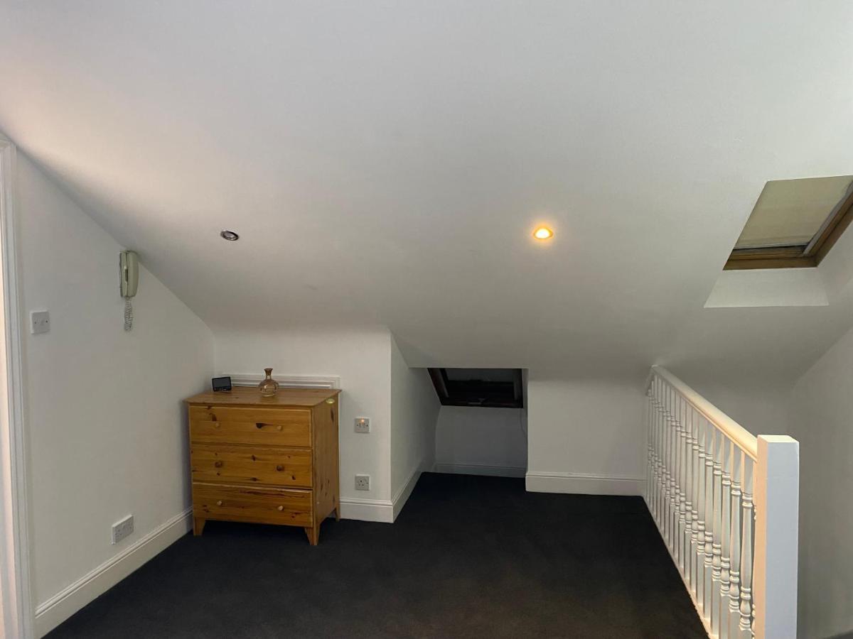 Studio Flat Hatch End Exterior foto