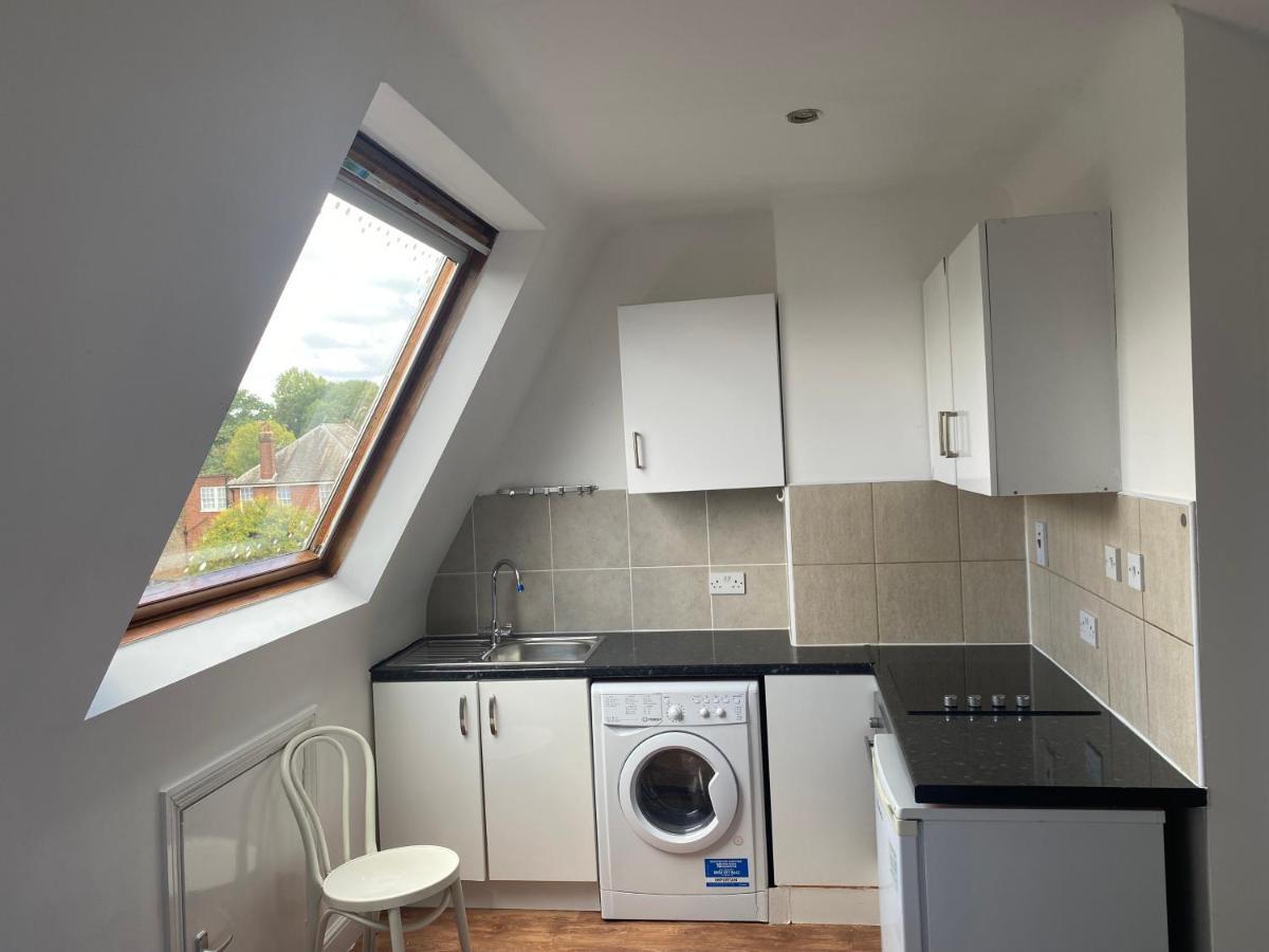 Studio Flat Hatch End Exterior foto